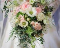 teardrop brides bouquet