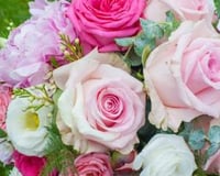 Rose, Lisi & Wax Bouquet