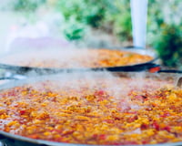 Mobile paella catering
