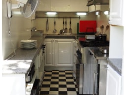 The Mobile Lunch Company logo