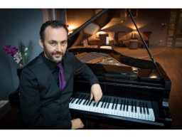 Pianist - Ed Alexander logo