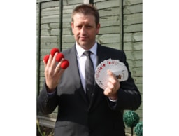 Darren Snelgar Close-Up Magician logo