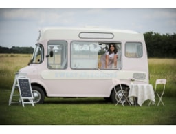 Sweet Ally Scoops Vintage Ice Cream Van logo