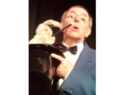 Jonathan Cann - Magician logo