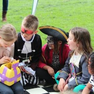 Pass the parcel - Lolly Lollipop - Marvellous Children's Entertainment