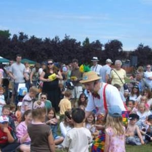 ChildrensEntertainer90