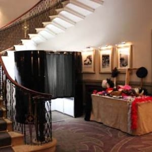 Stylish Curved Photo Booth with props