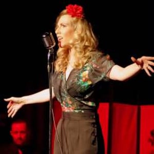 Jayne Darling Vintage Singer 
