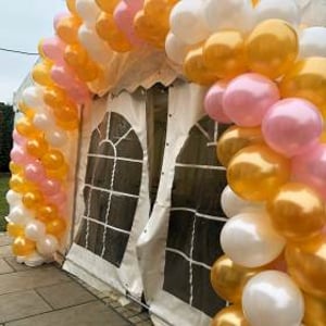 Large Twisted Balloon Arch in Hertfordshire, Bedfordshire, Essex & surrounding areas. 
