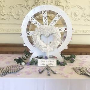 Sweet ferris wheel hire in Hertfordshire, Bedfordshire, Essex & surrounding areas. 