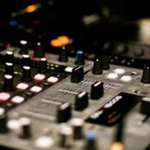 dj-mix-free-photo_385-91