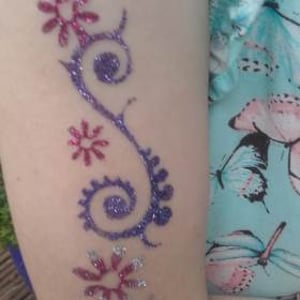 Glitter tattoo spiral