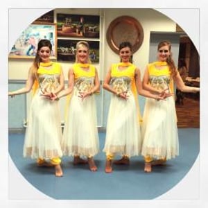 R & R PRODUCTIONS - Bollywood Dancers 