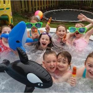 Vegas: 4-6 adult capacity 