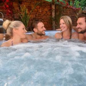 Vegas:  4-6 adult capacity