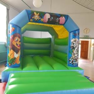 jungle-bouncy-castle-and-ball-pit