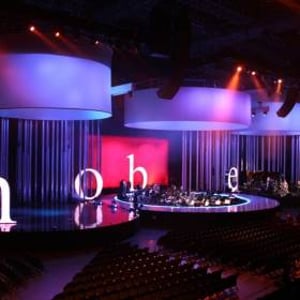 StudioTak-High-Gloss-Black-Stage-Floor-1030x687