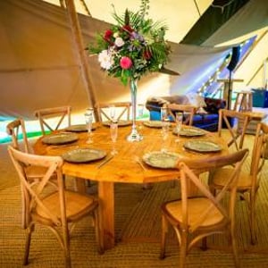 Rustic round table (5'6)