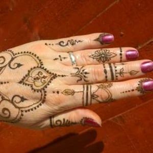 Individual jewellery style Henna
