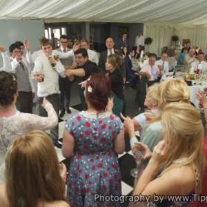 Sing Out Waitresses & Waiters Surprise Singing Show - photo 5