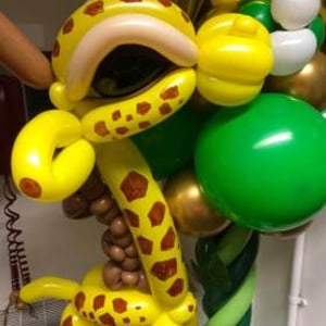 Such a cute giraffe.