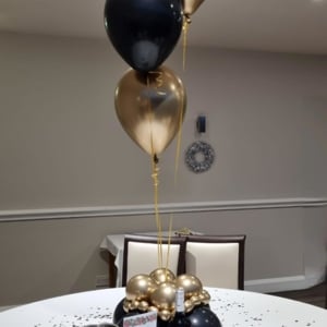 Balloon table decorations without helium