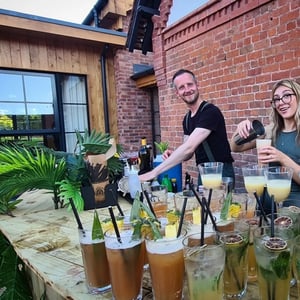 Profesional Cocktail Mixologist 