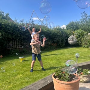 Giant Bubbles 