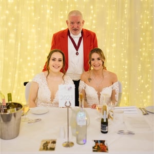 Lizzie & Chloe cropped