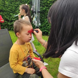 start paint a spider man face