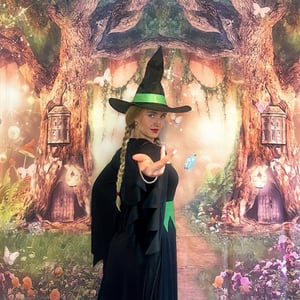 Winnie the Witch.png