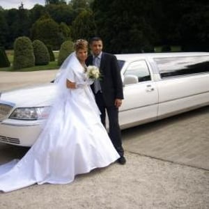 White Lincoln Limousine (Up to 8)