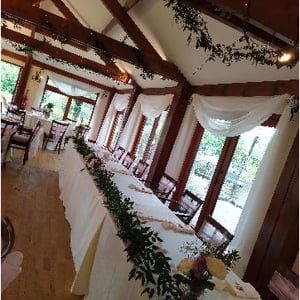 window drapes and table decs