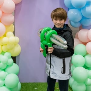 Rainbow Faces Ltd 2024 balloon modellign for an Easter event