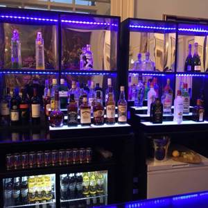 Led mirrored back bar unit