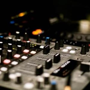 dj-mix-free-photo_385-91