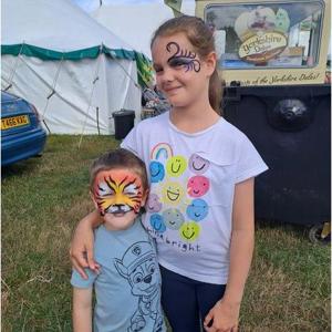 Face paint Egton Show tiger and eye swirl