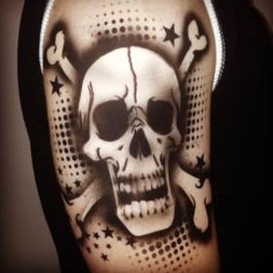 Skull and bones Airbrush