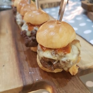 mini burger canape