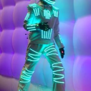Led-Stiltwalker-4