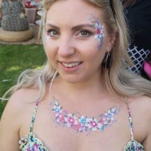 Pink & Blue Décolletage