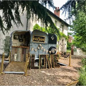 Vintage Horse Box Bar wedding set up 
