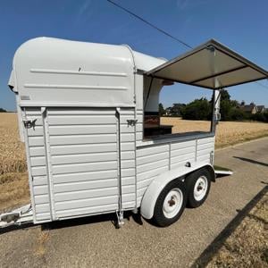 TT Catering | Luxury Horse box hire