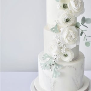 David austin wedding cake