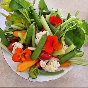 Crudités sweet pea hummus dip