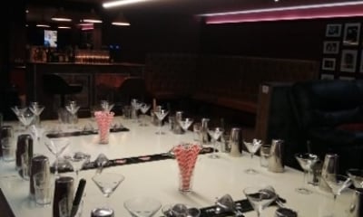 Get everyone mingling and having fun with our COCKTAIL MASTERCLASS