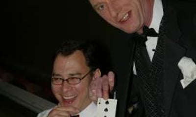 MIKE ALAN Close Up Magician