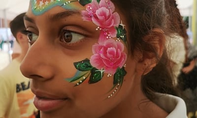 Snazzy Roo Face Painting & Glitter