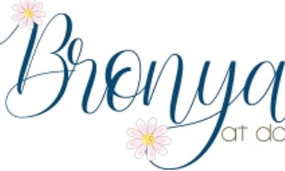 Bronya at Daisy Cake Company