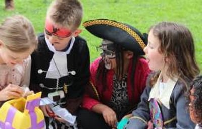 Pass the parcel - Lolly Lollipop - Marvellous Children's Entertainment